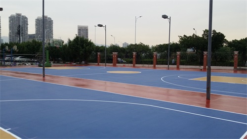 深圳南山海滨实验小学深弯部硅PU篮球场